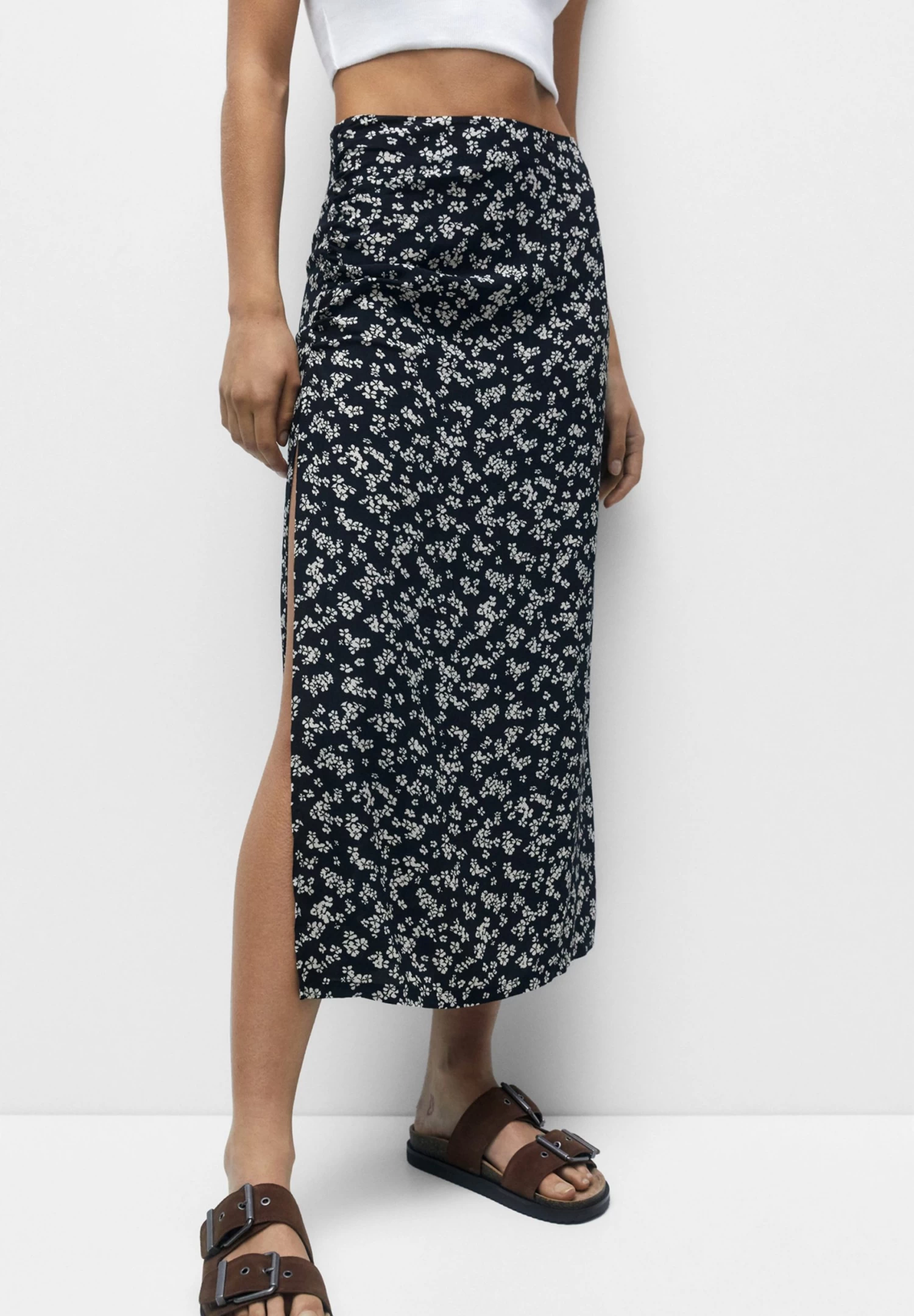 PULL & BEAR Floral - Kokerrok - Black 1 PULL & BEAR Floral - Kokerrok - Black