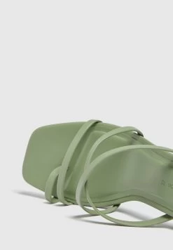 PULL & BEAR With Straps - Sandalen - Green 11 PULL & BEAR With Straps - Sandalen - Green -PULL BEAR Winkel 015ba907f56246aea5c265a90c91591c