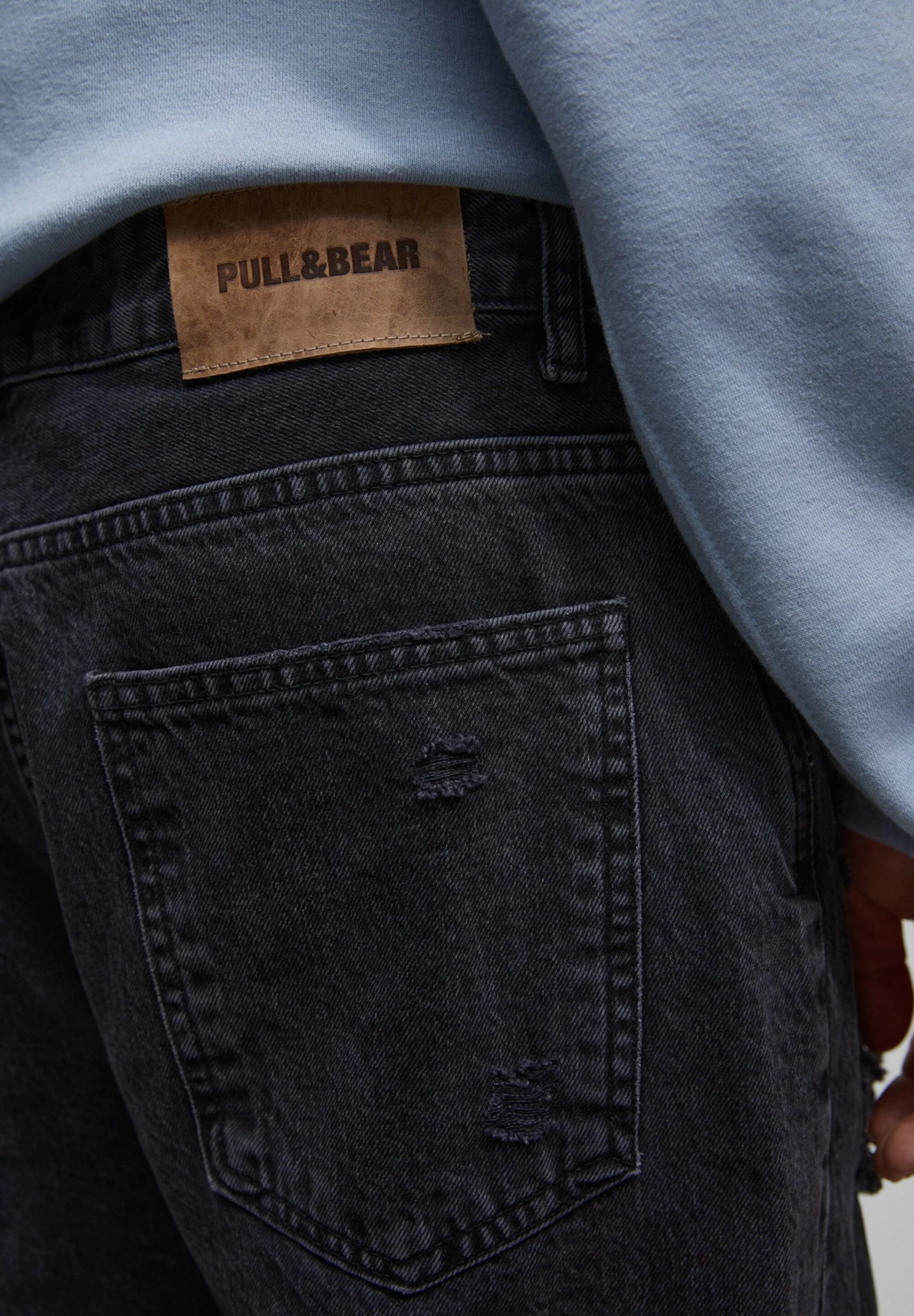 PULL & BEAR With Ripped Detailing - Relaxed Fit Jeans - Mottled Dark Grey 5 PULL & BEAR With Ripped Detailing - Relaxed Fit Jeans - Mottled Dark Grey - Afbeelding 5