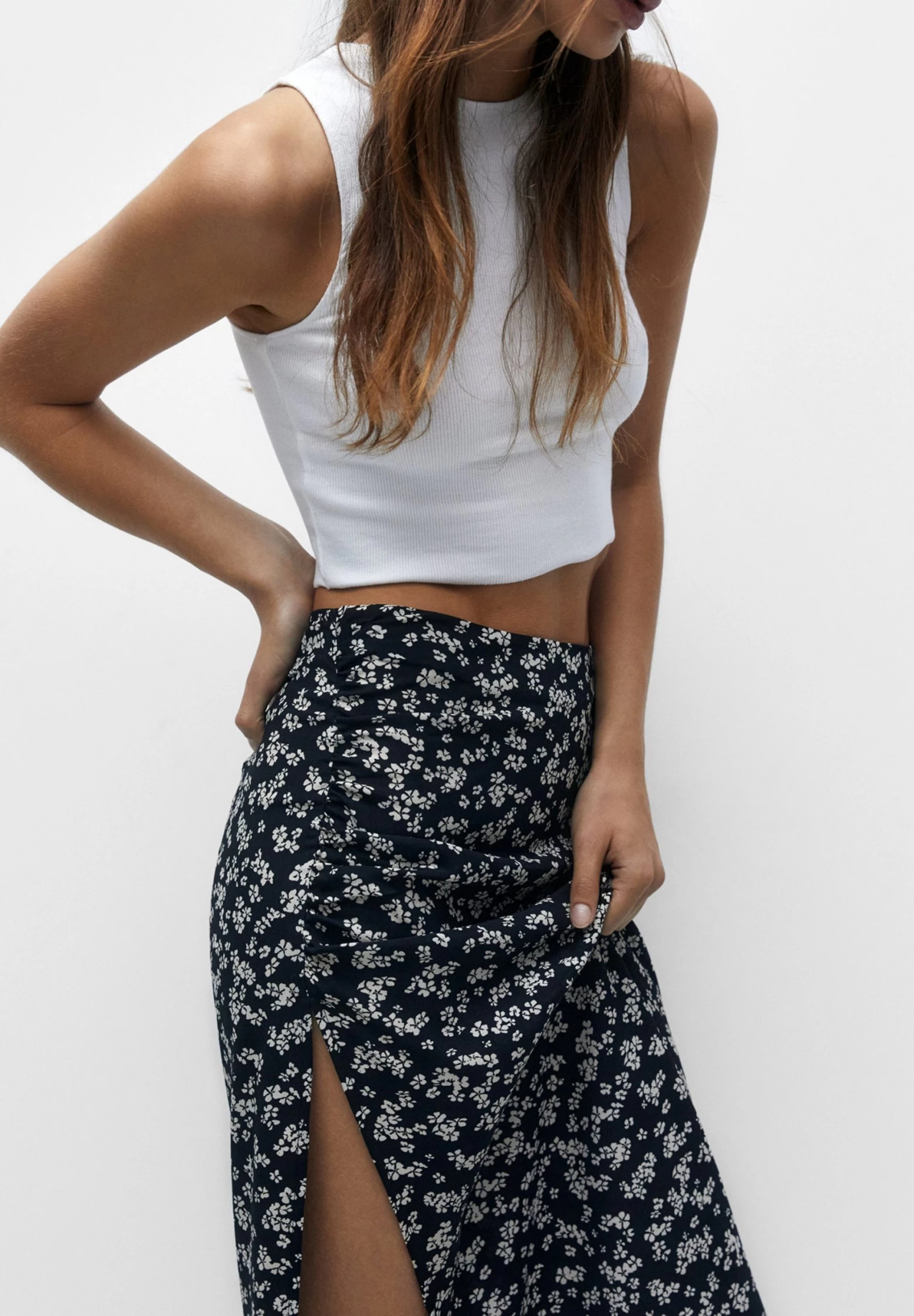 PULL & BEAR Floral - Kokerrok - Black 4 PULL & BEAR Floral - Kokerrok - Black - Afbeelding 4