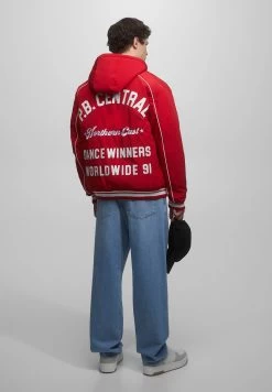 PULL & BEAR Varsity With Hood - Jas - Red 10 PULL & BEAR Varsity With Hood - Jas - Red -PULL BEAR Winkel 0a1828d18f4e47cc9cba658fa658d565
