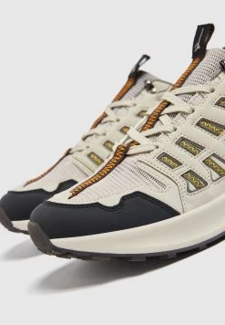 PULL & BEAR Technical- Sneakers Laag - Mottled Beige -PULL BEAR Winkel 0bd4283a1bb043328f03b1d3539a6640
