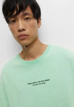 PULL & BEAR Vincent Van Gogh - T-Shirt Print - Green 10 PULL & BEAR Vincent Van Gogh - T-Shirt Print - Green -PULL BEAR Winkel 0be5929245f447fc87ca73d7d8f5f2b7