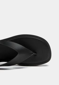 PULL & BEAR Urban - Teensandalen - Black 10 PULL & BEAR Urban - Teensandalen - Black -PULL BEAR Winkel 0c06dffb664647cf99b3ebc7156b2a9c