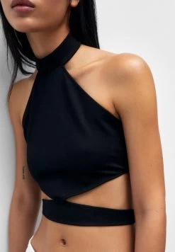 PULL & BEAR Cut-Out Halter Neck - Top - Black 9 PULL & BEAR Cut-Out Halter Neck - Top - Black -PULL BEAR Winkel 0c8c244132b740889573fd981d944da1