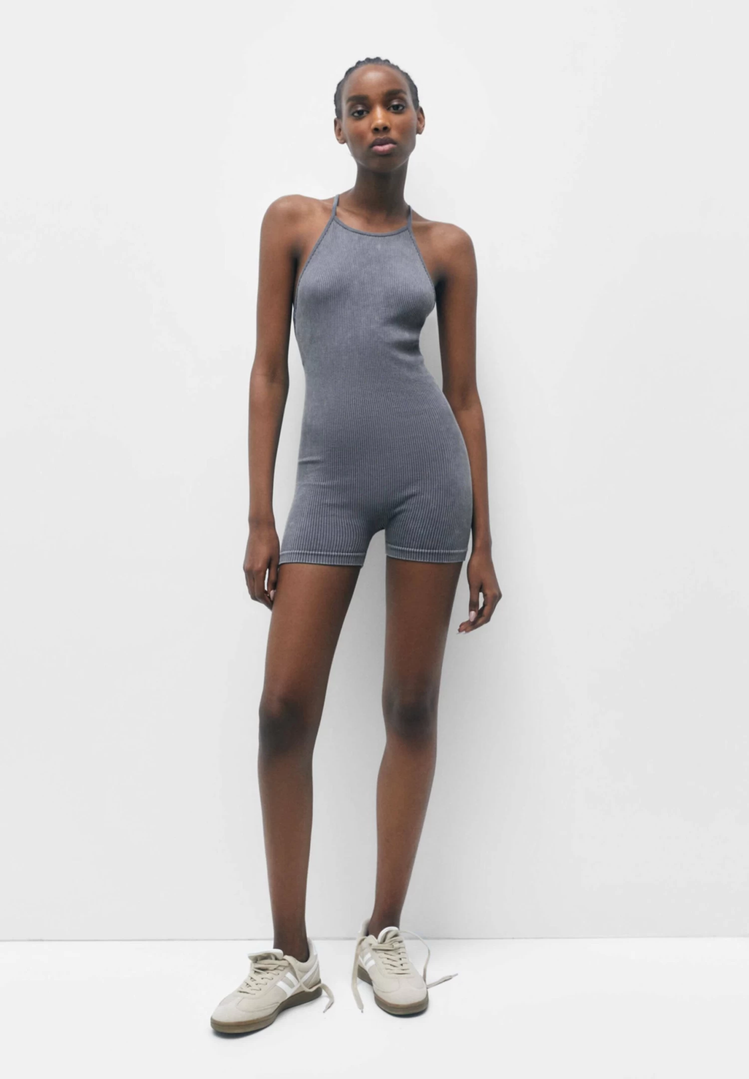 PULL & BEAR Strappy Seamless - Jumpsuit - Dark Grey 2 PULL & BEAR Strappy Seamless - Jumpsuit - Dark Grey - Afbeelding 2