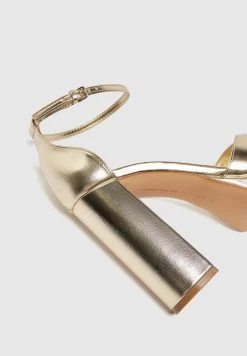 PULL & BEAR Criss-Cross - Sandalen Met Plateauzool - Gold Coloured -PULL BEAR Winkel 0dfe7e193f7c424085f55587c3724b73