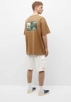 PULL & BEAR Bermuda With Multiple Pockets - Shorts - White -PULL BEAR Winkel 0e12e0d96a5f403a9c7508670a75544a