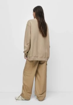 PULL & BEAR Equals Round Neck - Sweater - Beige 8 PULL & BEAR Equals Round Neck - Sweater - Beige -PULL BEAR Winkel 11b737c52a3147aab1f4e019251b3dff