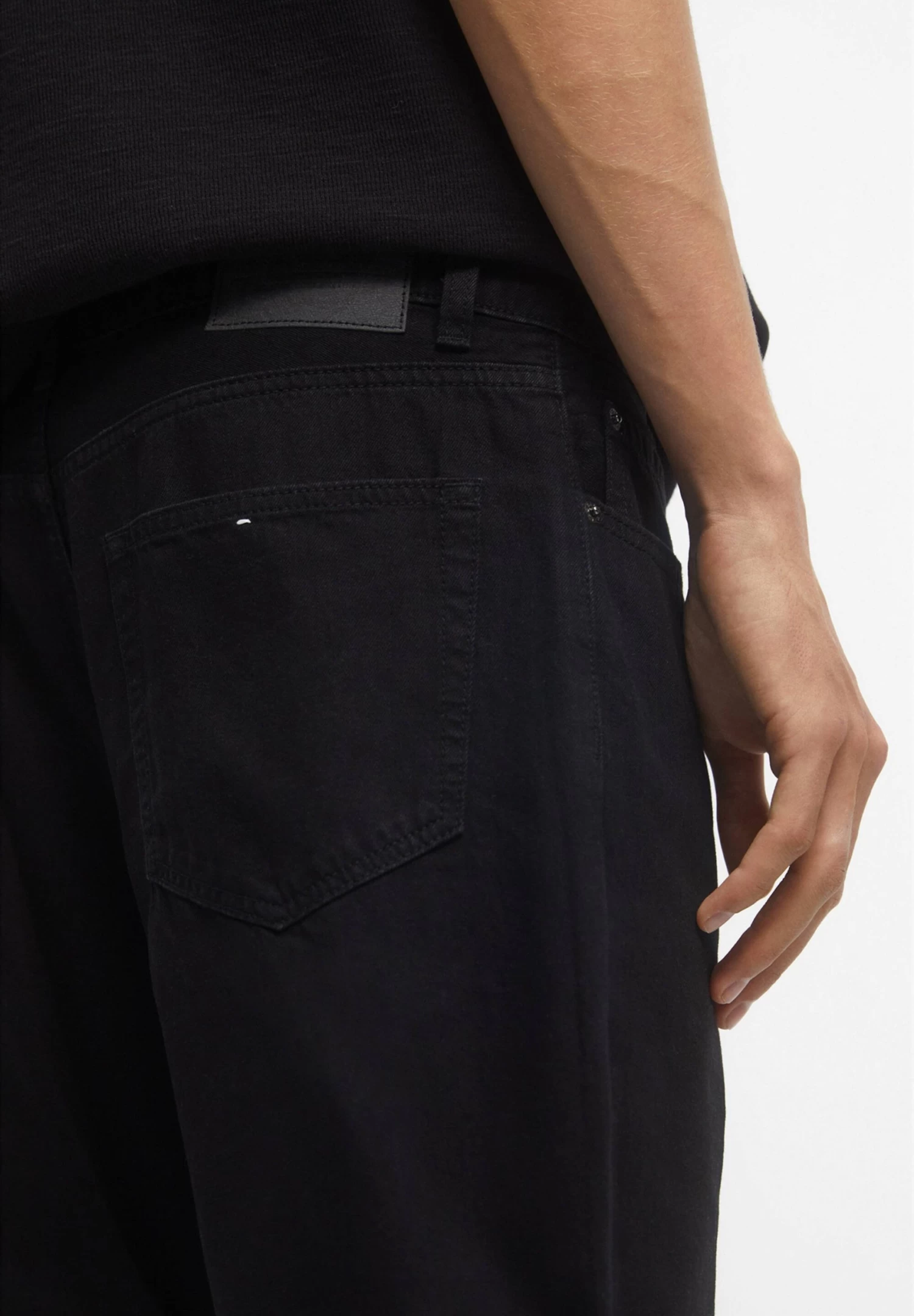 PULL & BEAR Bermuda With Turn-Up Hems - Jeansshort - Black 5 PULL & BEAR Bermuda With Turn-Up Hems - Jeansshort - Black - Afbeelding 5