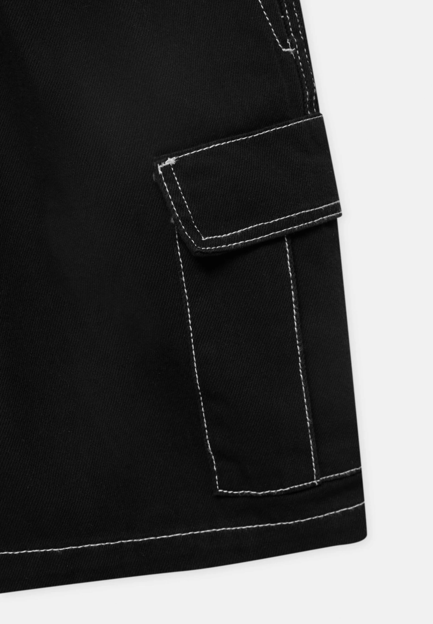PULL & BEAR Bermuda With Seam Detail - Shorts - Black 6 PULL & BEAR Bermuda With Seam Detail - Shorts - Black - Afbeelding 6