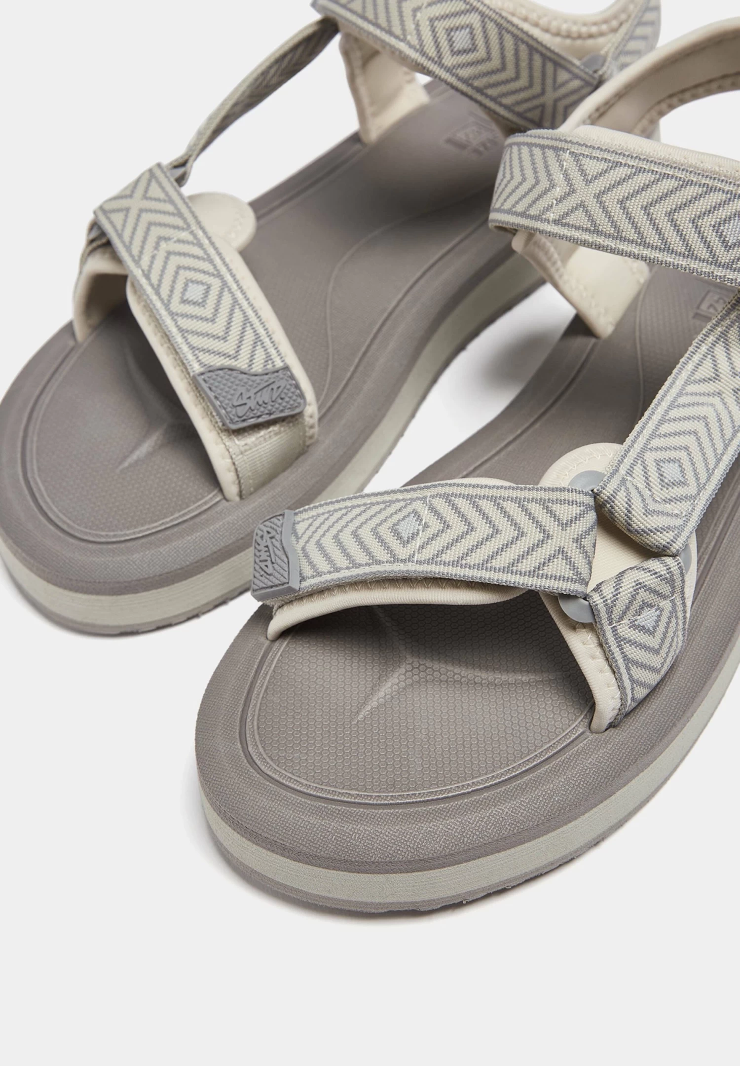 PULL & BEAR Printed Technical- Outdoorsandalen - Grey 6 PULL & BEAR Printed Technical- Outdoorsandalen - Grey - Afbeelding 6