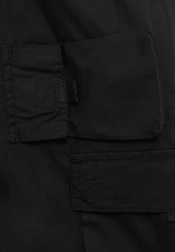 PULL & BEAR Bermuda With Multiple Pockets - Shorts - Black 13 PULL & BEAR Bermuda With Multiple Pockets - Shorts - Black -PULL BEAR Winkel 1a2ef7c73e11471bbe70e054eb21137e