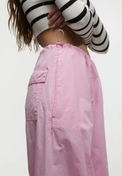 PULL & BEAR Loose-Fit Parachute- Broek - Pink -PULL BEAR Winkel 1c4103f3d42e4132a170b49583e2400d