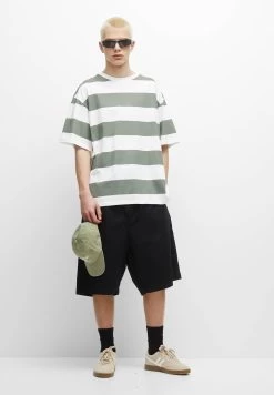 PULL & BEAR Striped Short Sleeve - T-Shirt Print - Green -PULL BEAR Winkel 1f1bbe9c5b824a0e8396fb54a3f4f7f7