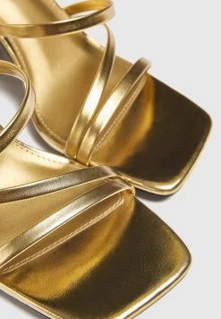 PULL & BEAR Sandalen Met Hoge Hak - Gold Coloured 9 PULL & BEAR Sandalen Met Hoge Hak - Gold Coloured -PULL BEAR Winkel 2079ad369746485ebb82bdf257225273