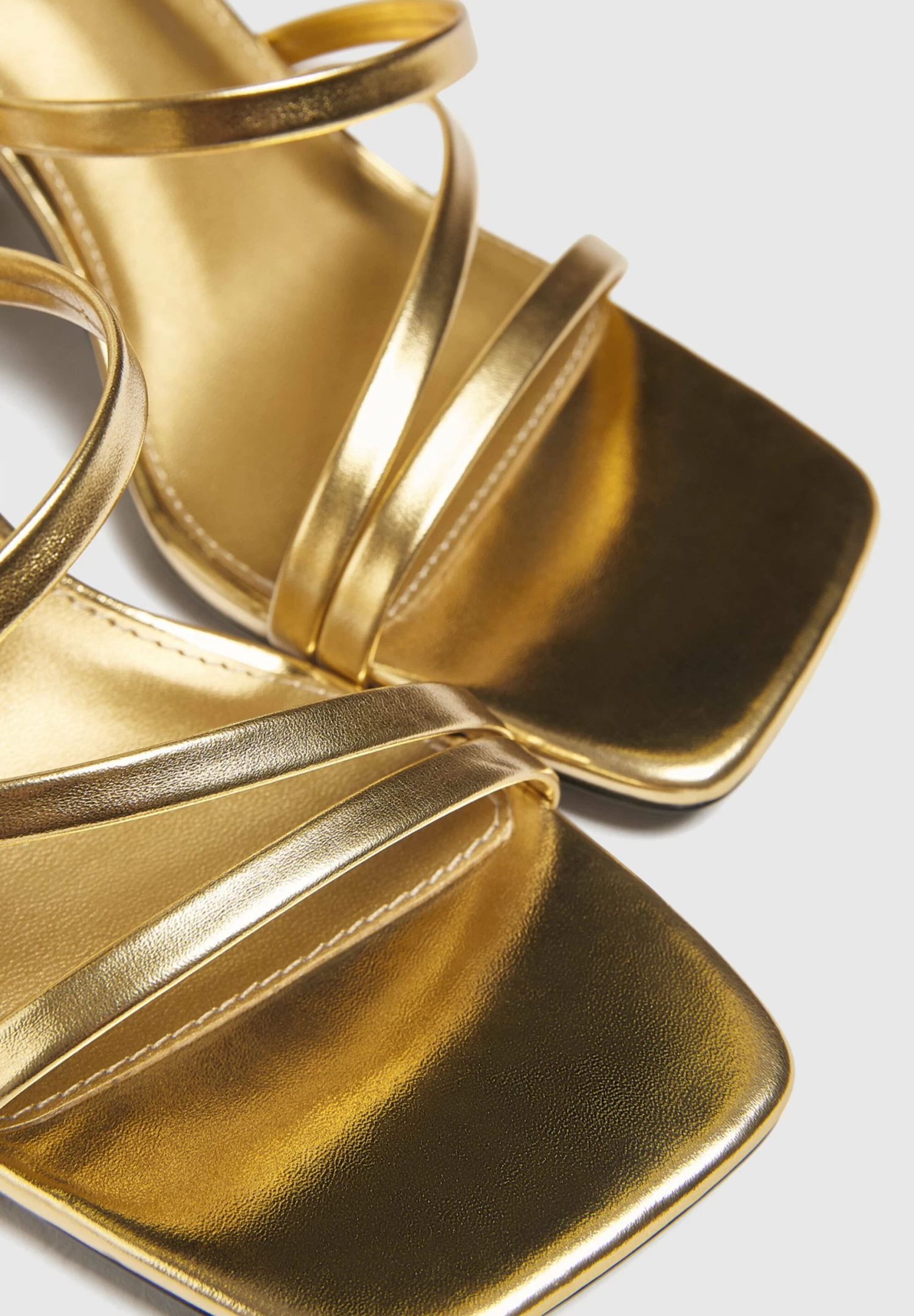 PULL & BEAR Sandalen Met Hoge Hak - Gold Coloured 5 PULL & BEAR Sandalen Met Hoge Hak - Gold Coloured - Afbeelding 5