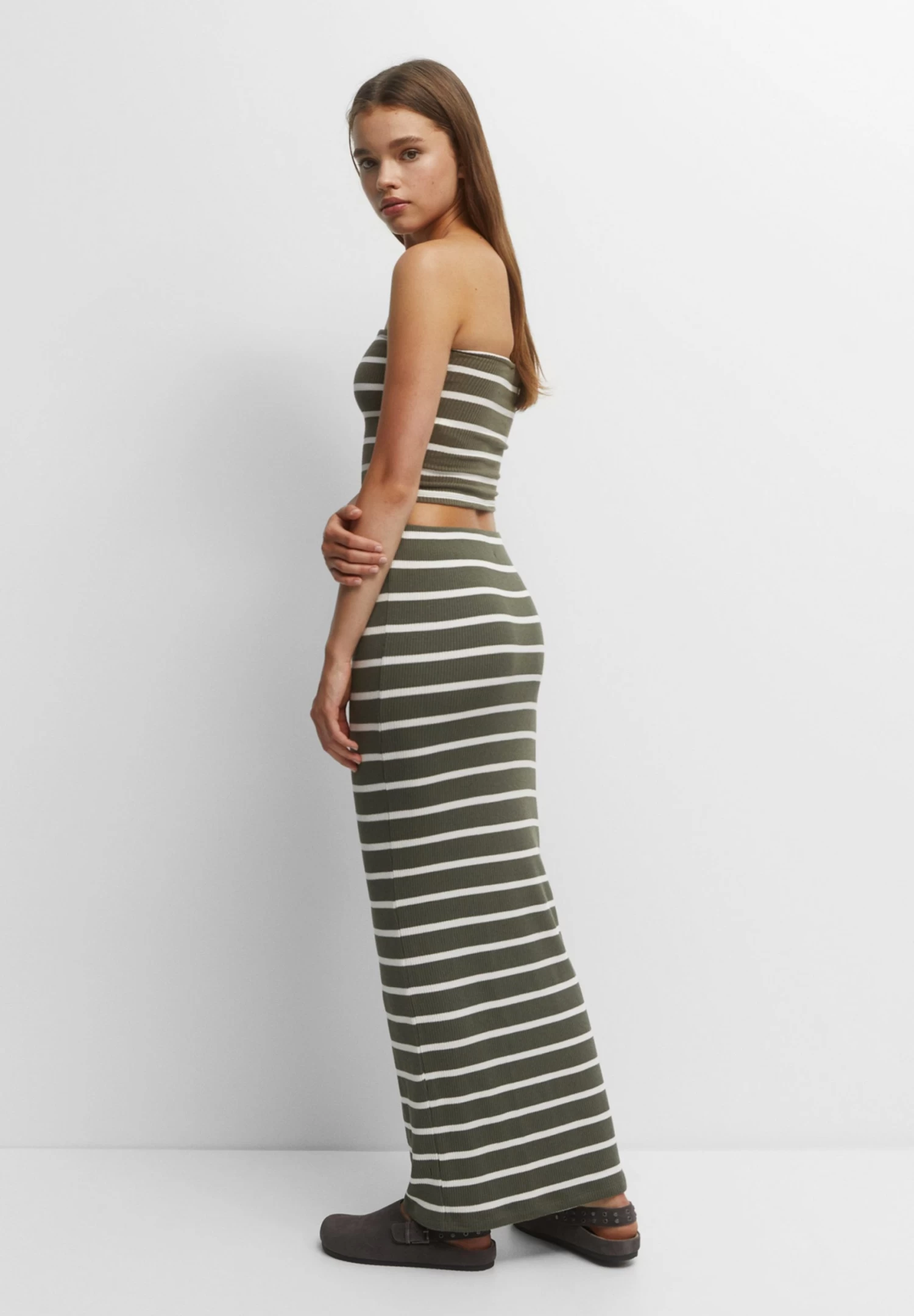 PULL & BEAR Long Striped - Maxirok - Khaki 4 PULL & BEAR Long Striped - Maxirok - Khaki - Afbeelding 4