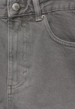 PULL & BEAR Mid-Rise Bermuda - Jeansshort - Dark Grey 13 PULL & BEAR Mid-Rise Bermuda - Jeansshort - Dark Grey -PULL BEAR Winkel 2416c5e5161f4c8eafd3116a0475f828