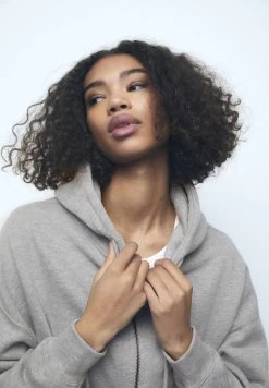 PULL & BEAR Basic Oversize- Sweater Met Rits - Grey 10 PULL & BEAR Basic Oversize- Sweater Met Rits - Grey -PULL BEAR Winkel 24d2fd6c076647e0a2317ec742cc61d2