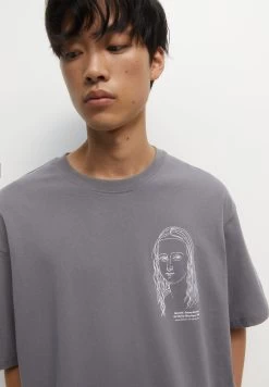 PULL & BEAR Leonardo Da Vinci Line Design- T-Shirt Print - Grey -PULL BEAR Winkel 28f89c79ce5e4c9e9cc7adc01e832033