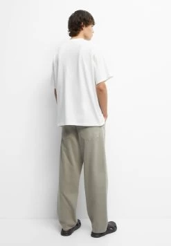 PULL & BEAR Short SleeveWith Embroidery - T-Shirt Basic - White -PULL BEAR Winkel 2c20a5085b88406aa30327eac440459f