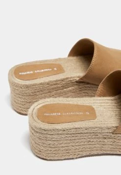 PULL & BEAR Muiltjes Met Hak - Brown -PULL BEAR Winkel 32c1bd75ce514ec7a6356bb111c85c7e