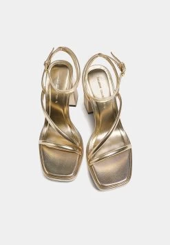 PULL & BEAR Sandalen Met Plateauzool - Gold Coloured -PULL BEAR Winkel 32e69f2d80ec46f4ad26fadc13a6e4ec