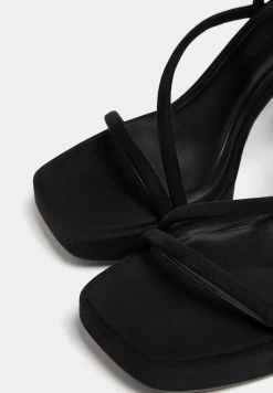 PULL & BEAR Sandalen Met Hoge Hak - Black 11 PULL & BEAR Sandalen Met Hoge Hak - Black -PULL BEAR Winkel 34cd367aa77e4aac813d877eaadd2c6e