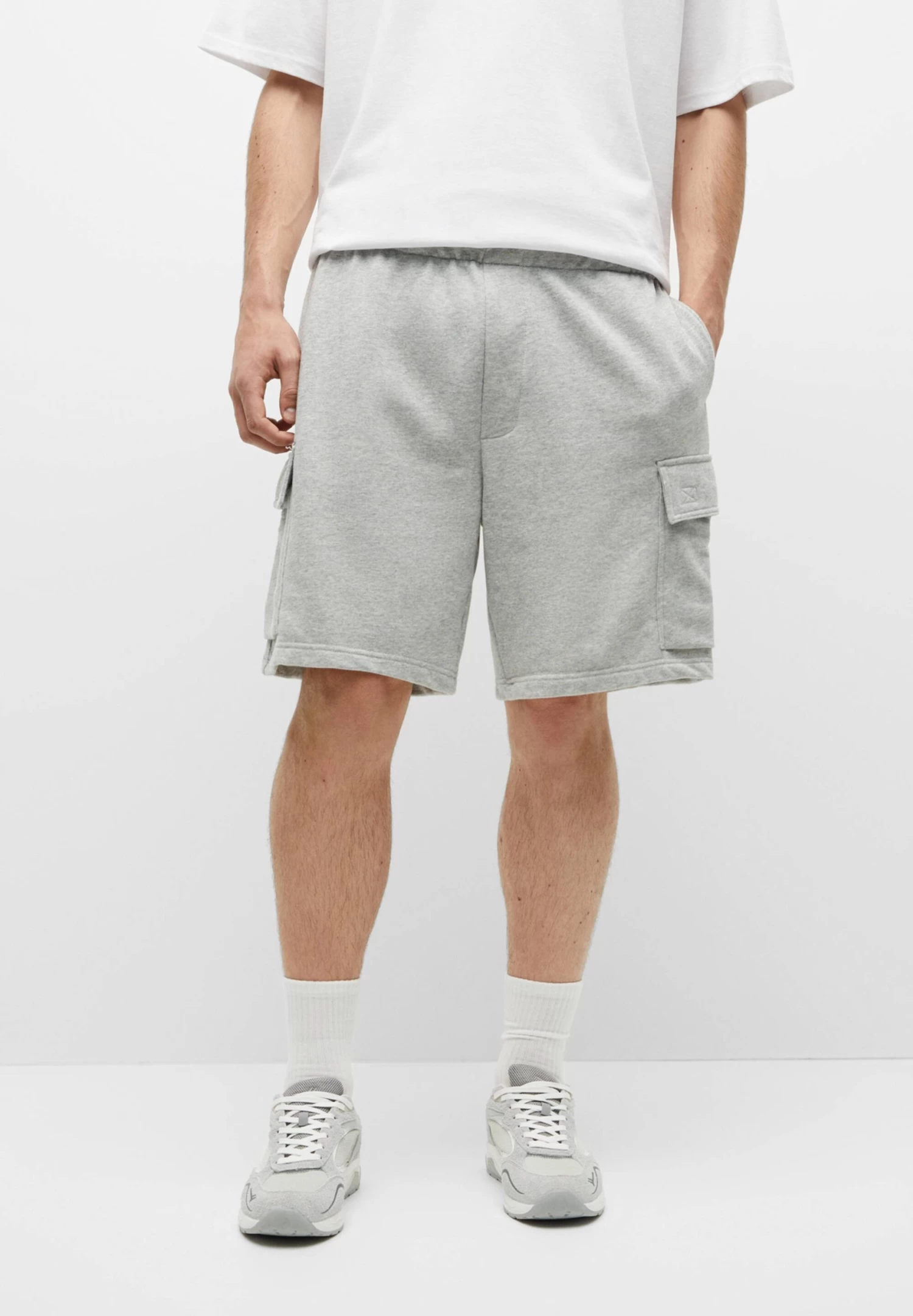 PULL & BEAR Bermuda Straight - Shorts - Grey 1 PULL & BEAR Bermuda Straight - Shorts - Grey