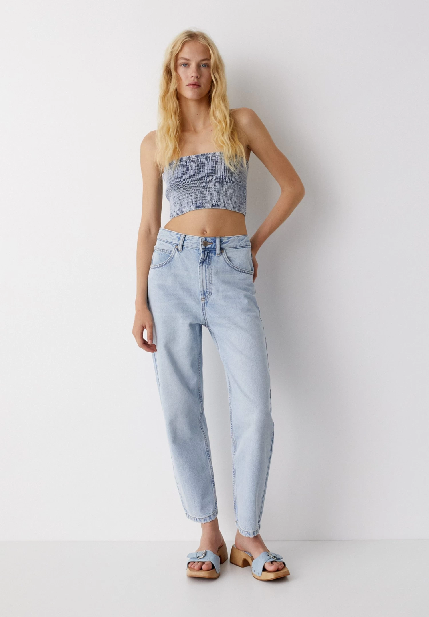 PULL & BEAR Mid-Waist Barrel- Straight Leg Jeans - Light Blue Denim 2 PULL & BEAR Mid-Waist Barrel- Straight Leg Jeans - Light Blue Denim - Afbeelding 2