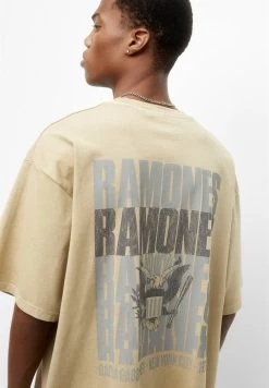 PULL & BEAR Ramones Gabba Hey - T-Shirt Print - Sand 12 PULL & BEAR Ramones Gabba Hey - T-Shirt Print - Sand -PULL BEAR Winkel 37cf15d2bf5e4167afd6a04301b992cb