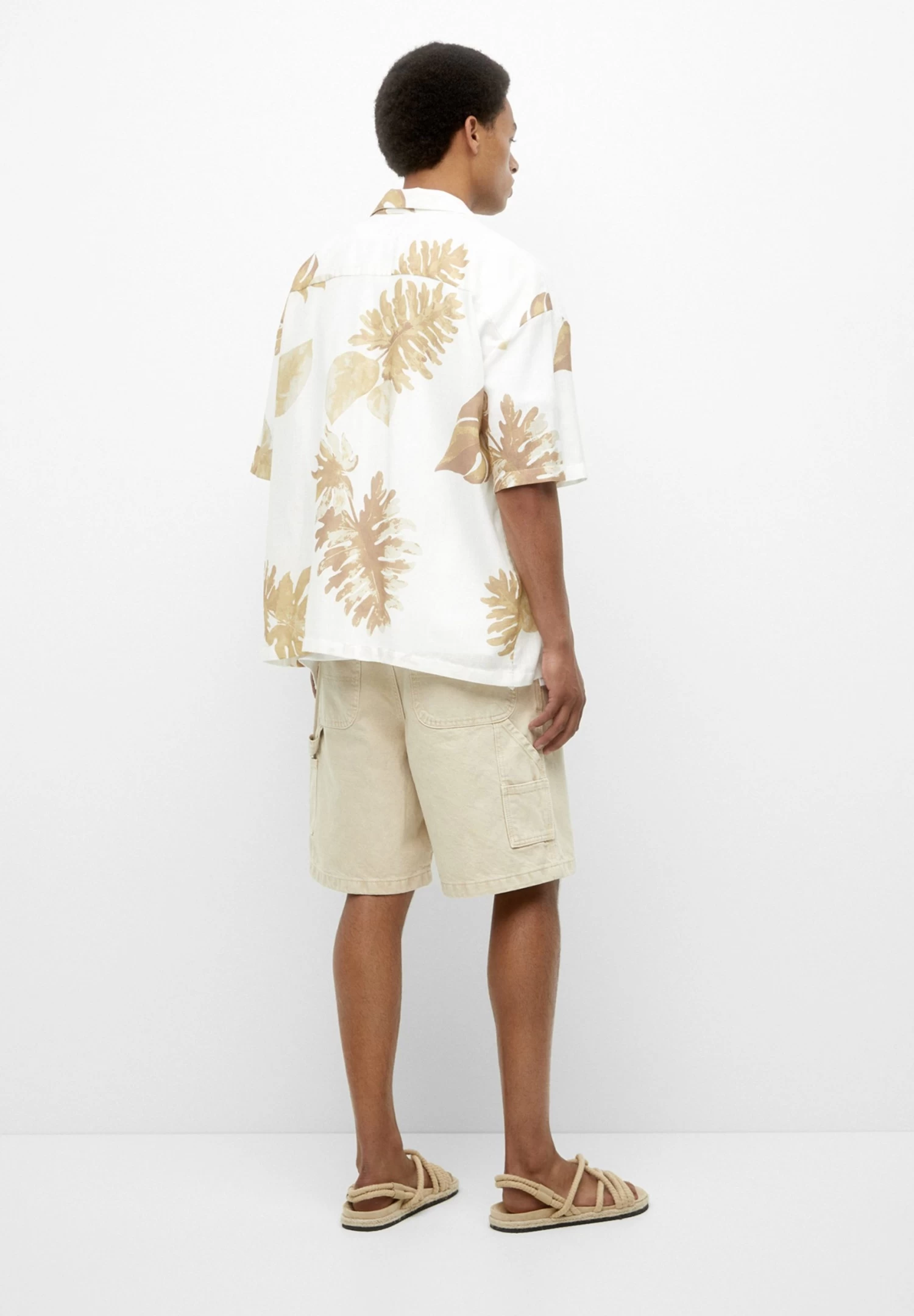 PULL & BEAR Short Sleeve Floral- Overhemd - White 3 PULL & BEAR Short Sleeve Floral- Overhemd - White - Afbeelding 3