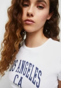 PULL & BEAR Short Sleeve Varsity- T-Shirt Print - White -PULL BEAR Winkel 3887b57fc0574b5399d363eb1830185c