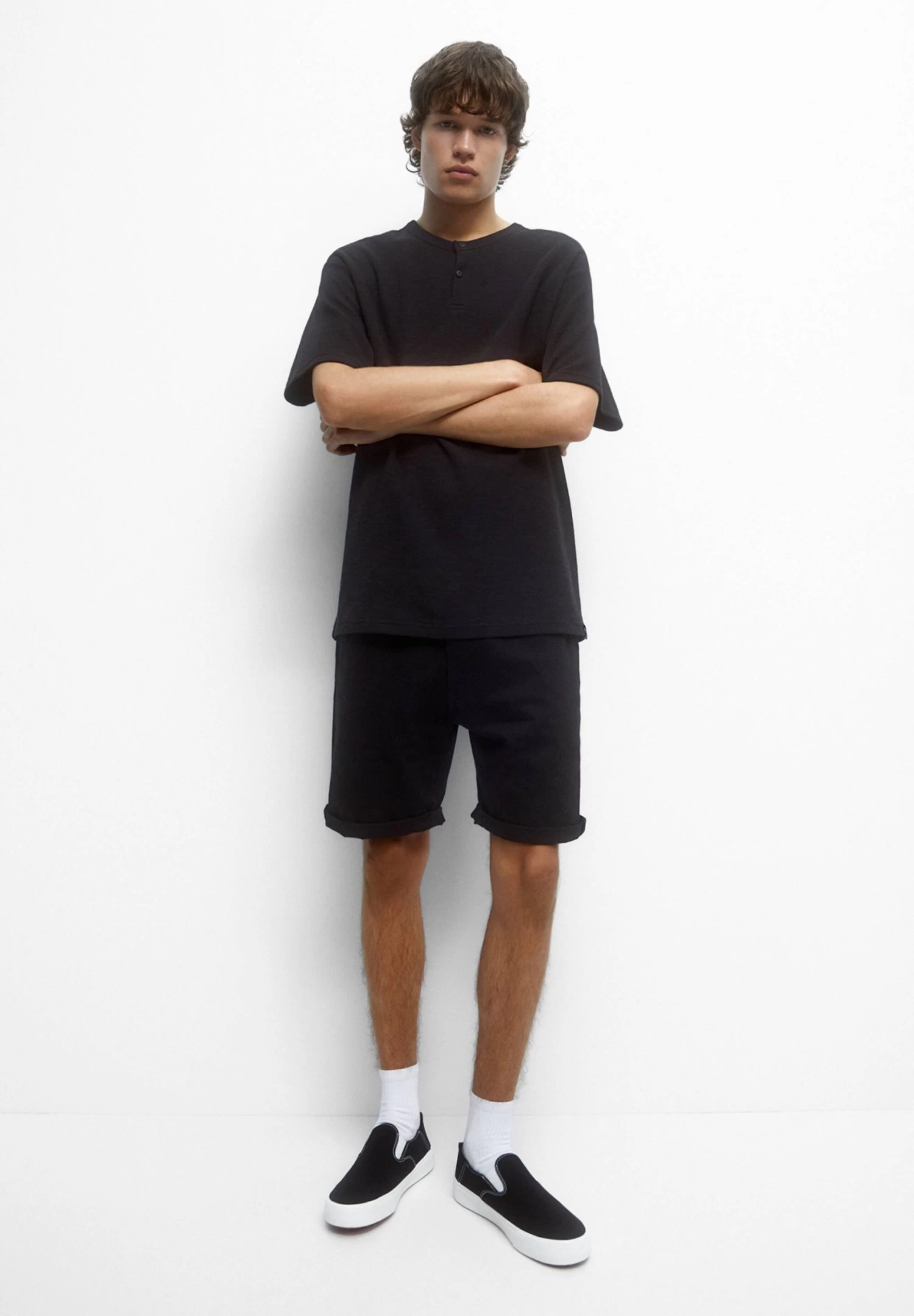 PULL & BEAR Bermuda With Turn-Up Hems - Jeansshort - Black 2 PULL & BEAR Bermuda With Turn-Up Hems - Jeansshort - Black - Afbeelding 2