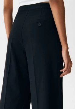 PULL & BEAR Regular Fit With Darts - Broek - Black -PULL BEAR Winkel 3e961cc31bed401d9874c3507568b824