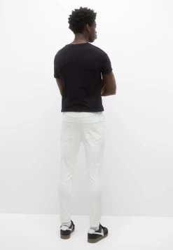 PULL & BEAR Straight Leg Jeans - White -PULL BEAR Winkel 400f61c1da83474aab5ffeda04d857a7