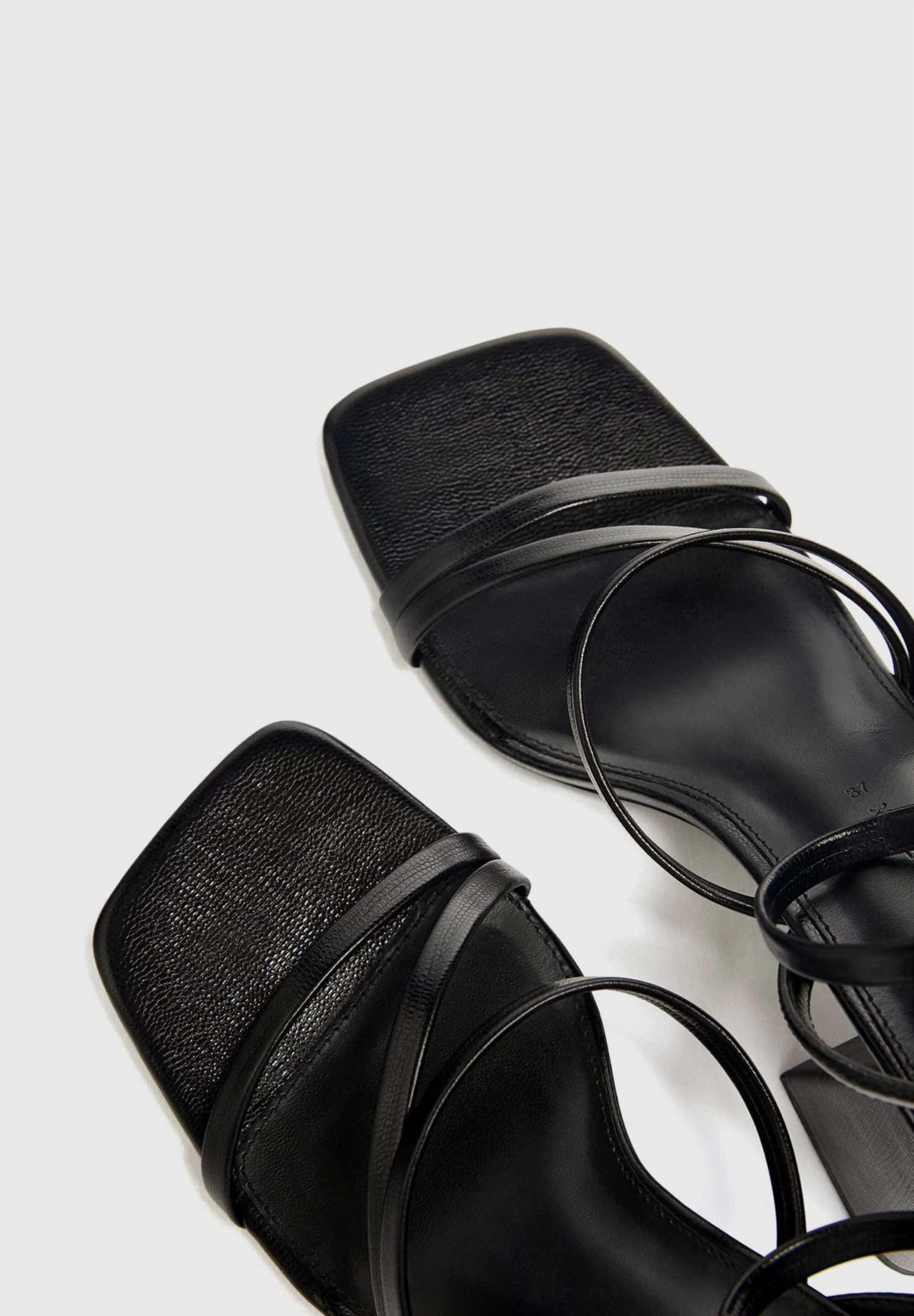 PULL & BEAR Sandalen Met Hoge Hak - Black 5 PULL & BEAR Sandalen Met Hoge Hak - Black - Afbeelding 5