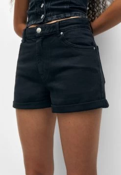 PULL & BEAR High-Waist Mom - Jeansshort - Black -PULL BEAR Winkel 4859acf79a0f468cb496c691eae491ec