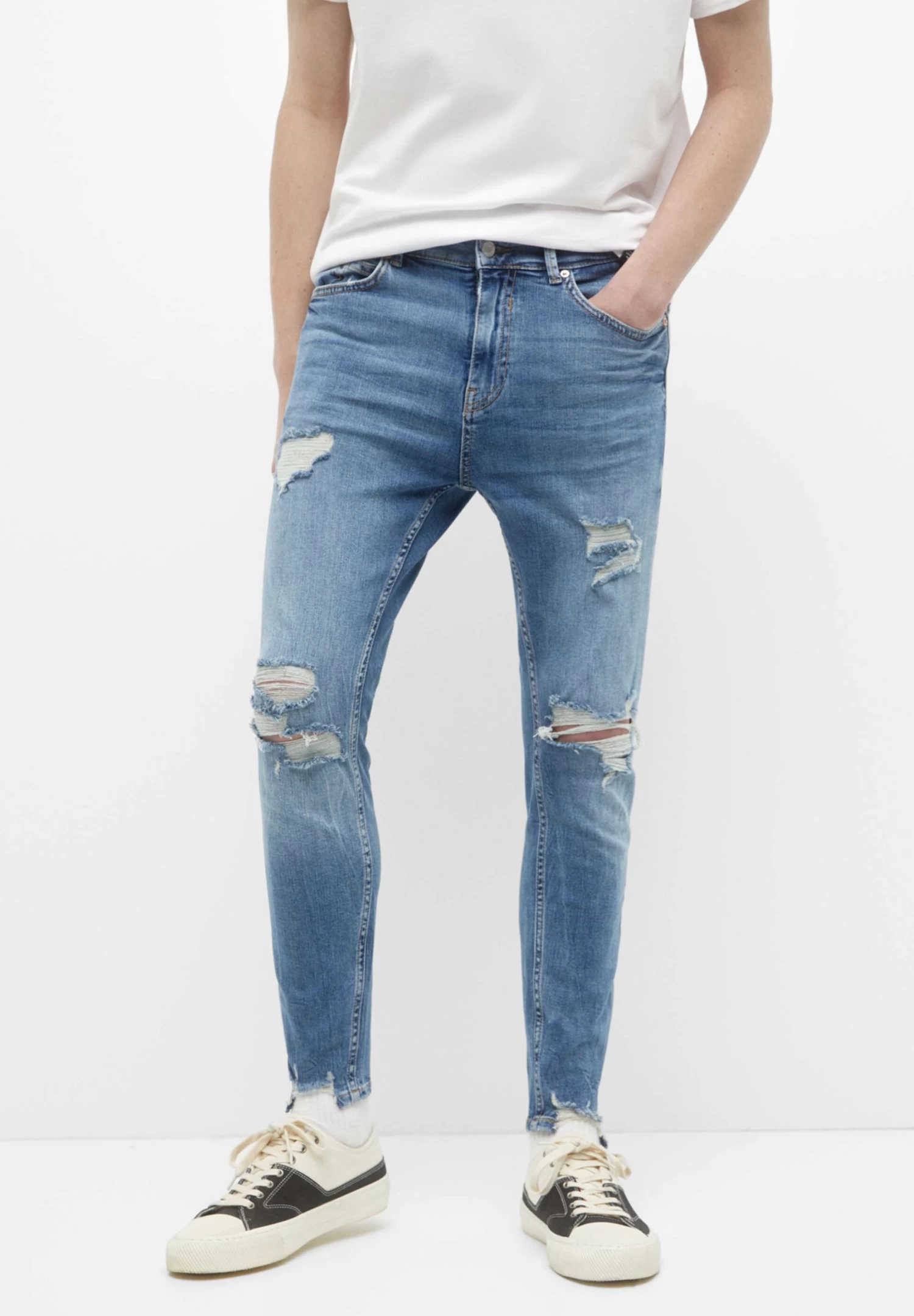 PULL & BEAR Ripped Carrot Fit - Slim Fit Jeans - Blue Denim 1 PULL & BEAR Ripped Carrot Fit - Slim Fit Jeans - Blue Denim