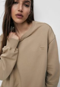 PULL & BEAR Equals Round Neck - Sweater - Beige 9 PULL & BEAR Equals Round Neck - Sweater - Beige -PULL BEAR Winkel 4a302e85f3cc425eaa48a4a2b8478660