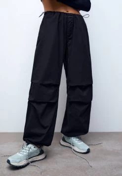 PULL & BEAR Loose-Fit Parachute- Broek - Black