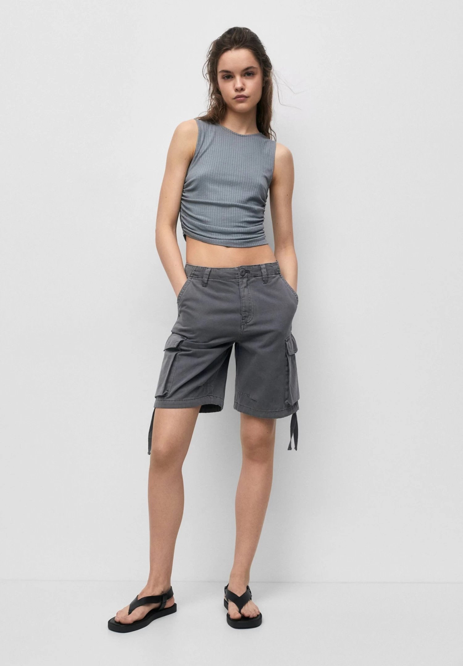 PULL & BEAR Bermuda- Shorts - Dark Grey 2 PULL & BEAR Bermuda- Shorts - Dark Grey - Afbeelding 2