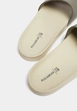PULL & BEAR Bade - Badslippers - Mottled Beige 8 PULL & BEAR Bade - Badslippers - Mottled Beige -PULL BEAR Winkel 4dc4f981ac5a4444a9f743724d356a71