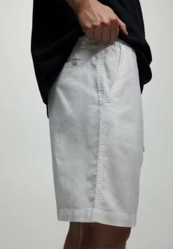 PULL & BEAR Rustic Bermuda - Shorts - White 10 PULL & BEAR Rustic Bermuda - Shorts - White -PULL BEAR Winkel 4ec163c83a3046679e0dd48ac397e9c1