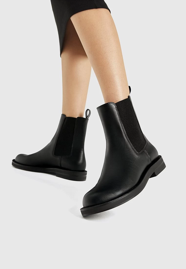 PULL & BEAR Korte Laarzen - Black 1 PULL & BEAR Korte Laarzen - Black