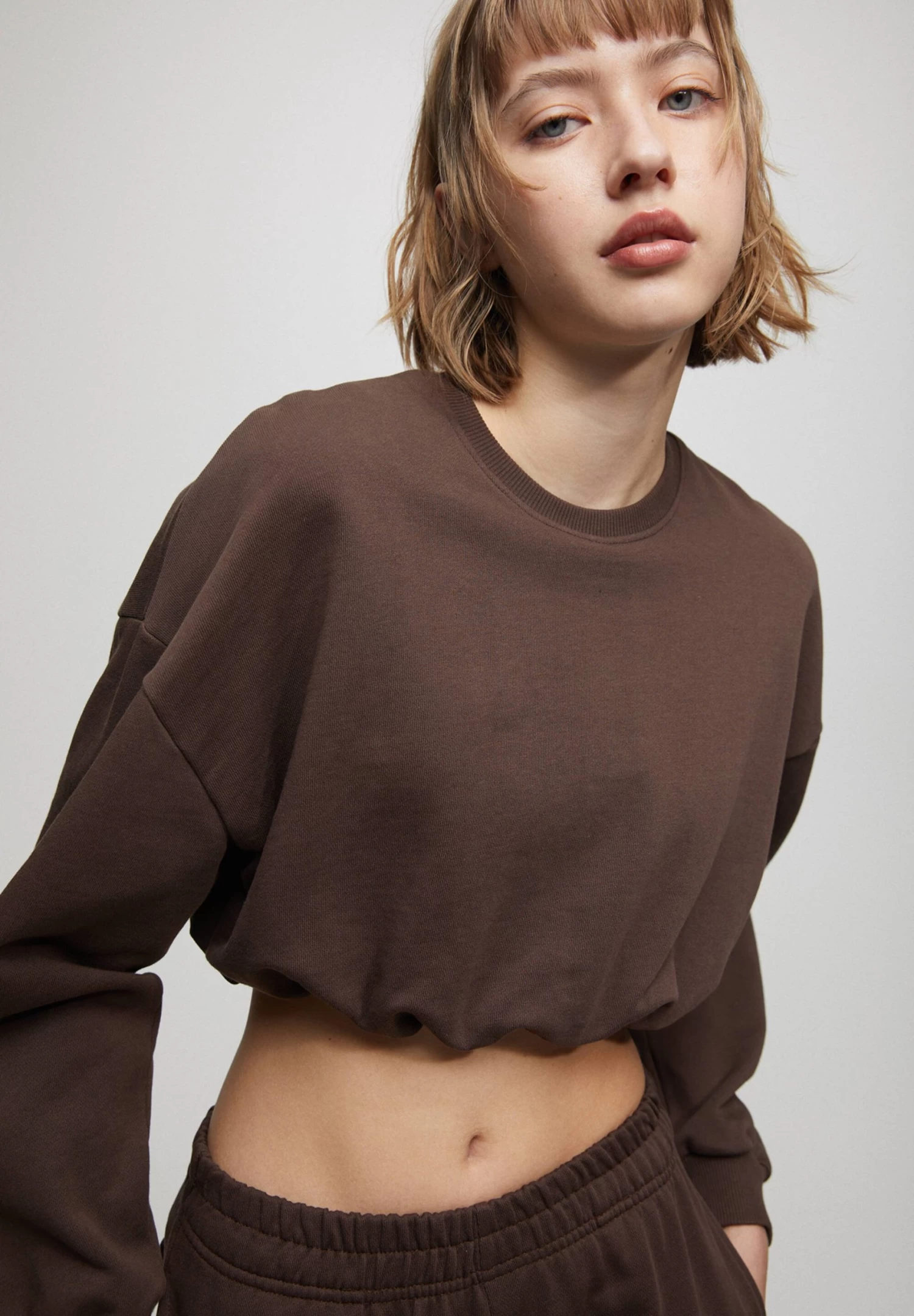 PULL & BEAR Cropped With Elastic Hem - Sweater - Mottled Brown 4 PULL & BEAR Cropped With Elastic Hem - Sweater - Mottled Brown - Afbeelding 4