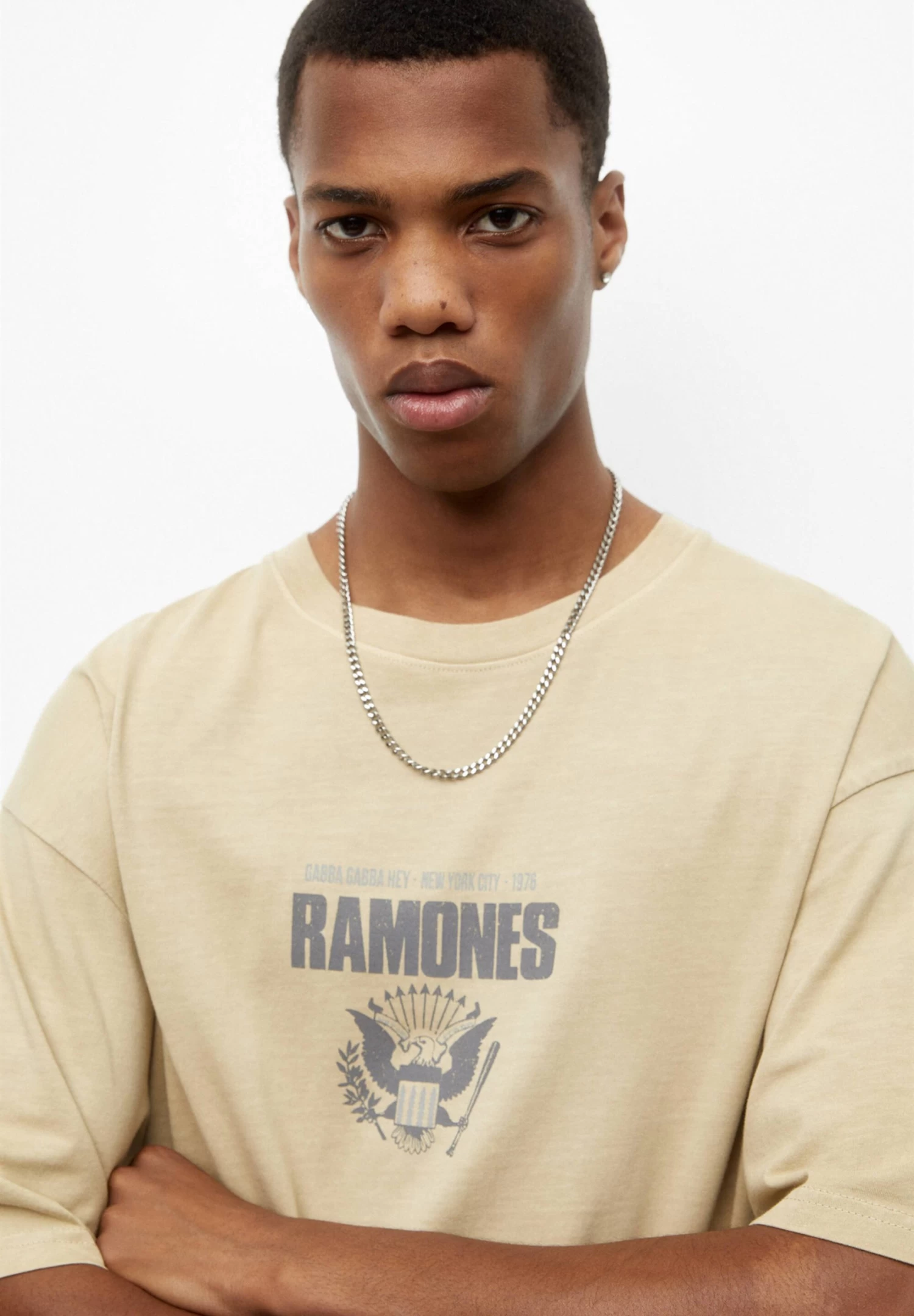 PULL & BEAR Ramones Gabba Hey - T-Shirt Print - Sand 4 PULL & BEAR Ramones Gabba Hey - T-Shirt Print - Sand - Afbeelding 4