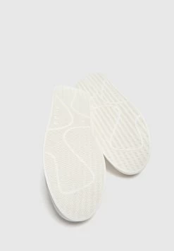 PULL & BEAR Sneakers Laag - Nude 8 PULL & BEAR Sneakers Laag - Nude -PULL BEAR Winkel 54b6368c068b4c9eb91198a9d1cfef16