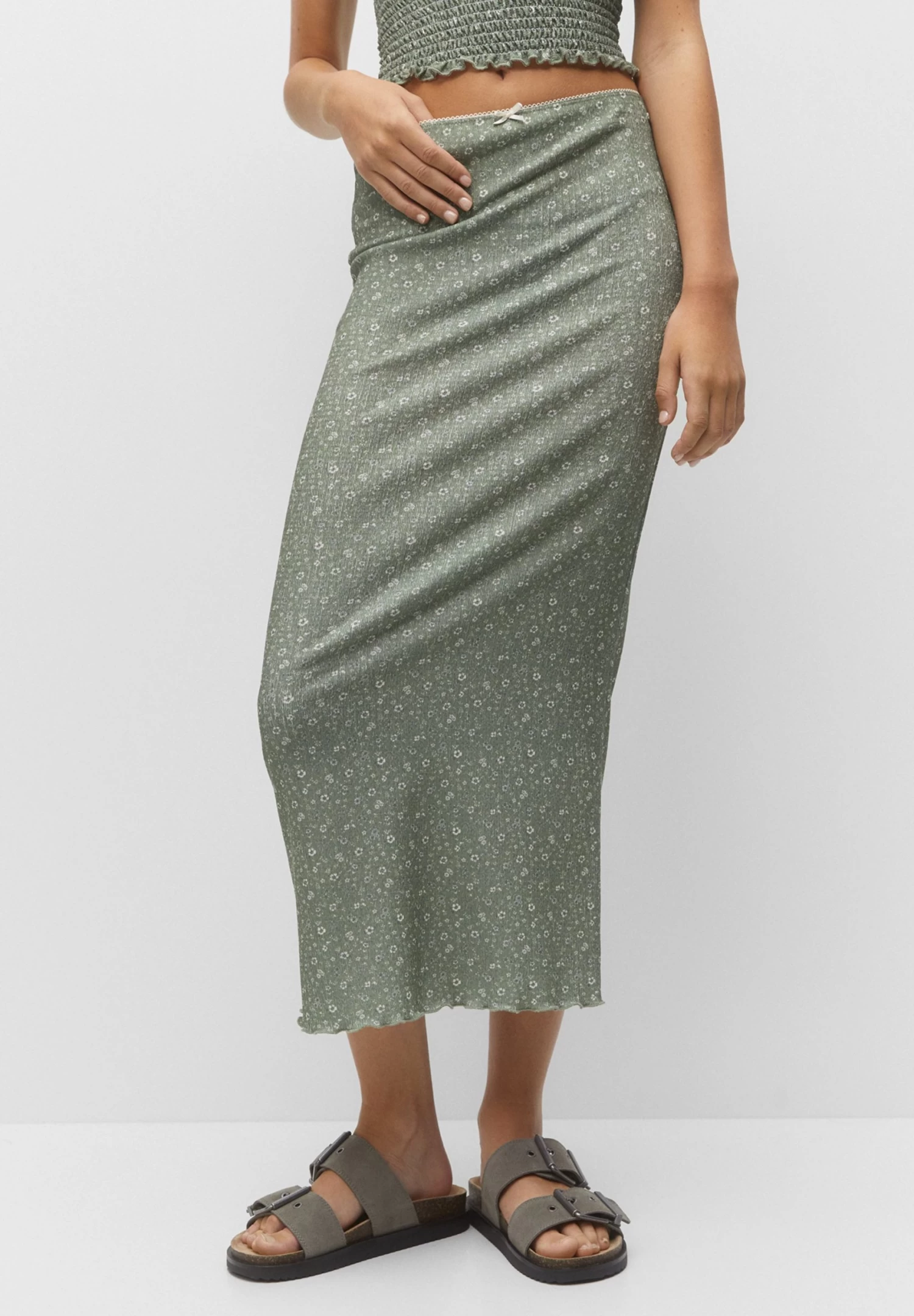 PULL & BEAR Floral-Midi - Kokerrok - Green 1 PULL & BEAR Floral-Midi - Kokerrok - Green